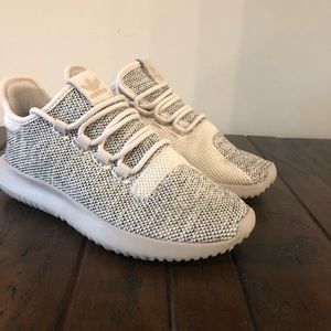 Nude Adidas sneaker, tubular